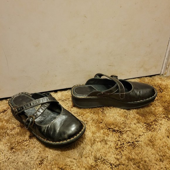 Shoes - Picture 1 of 2